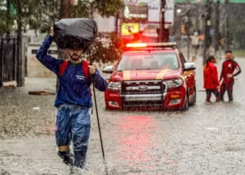 tempestades, precipitações, pluvias;