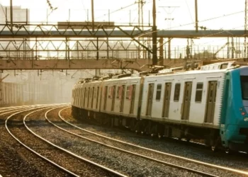 concessionária de trens, transporte ferroviário;