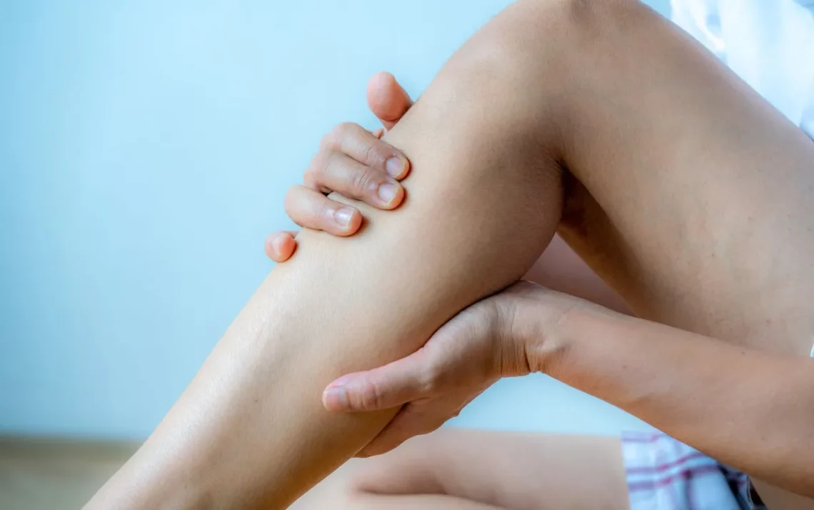 Síndrome de Ekbom, síndrome restless legs, vontade de mexer nas pernas;
