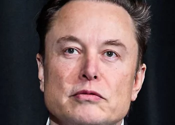 bilionário, CEO, da Tesla, CEO, da SpaceX;