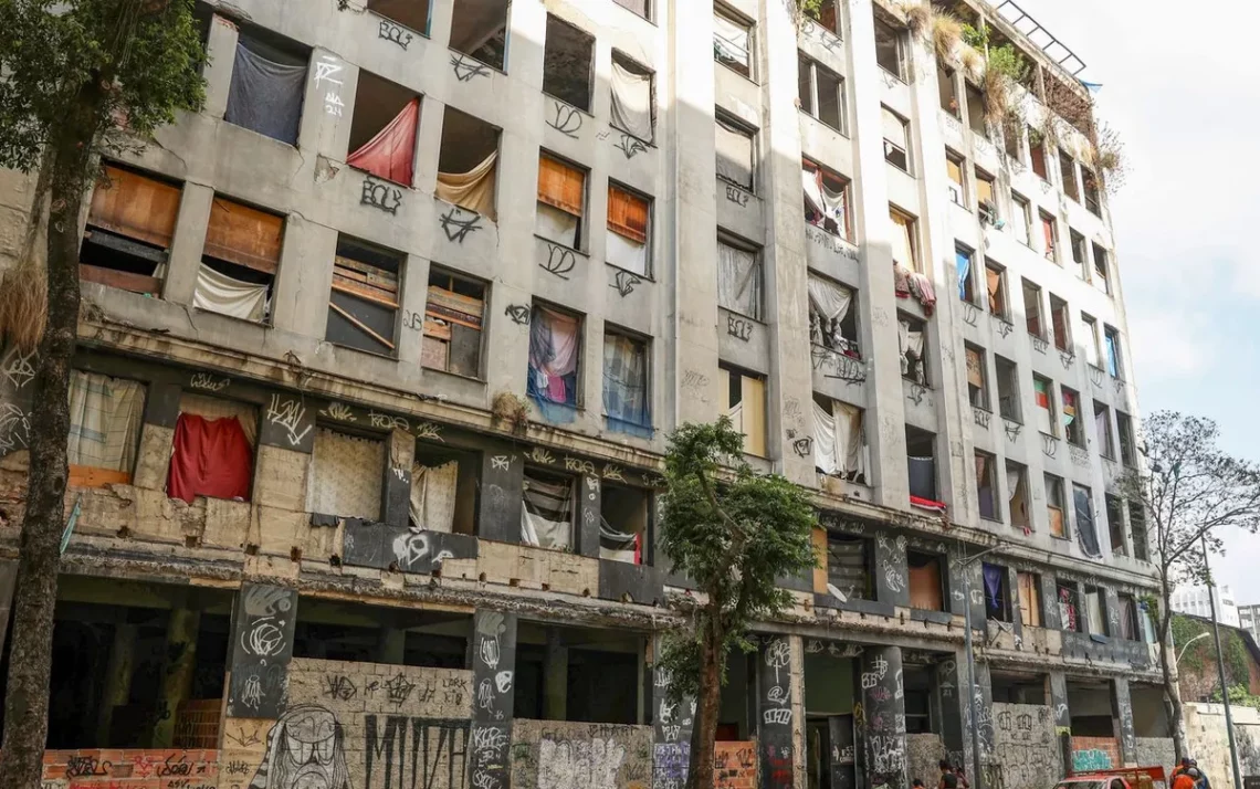 moradia, ocupação, imóveis, abandonados;