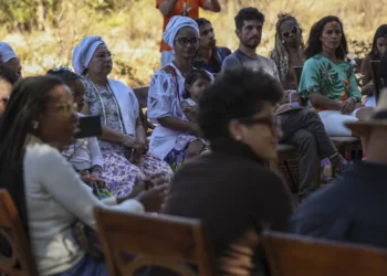 titularização, registro, legalização;