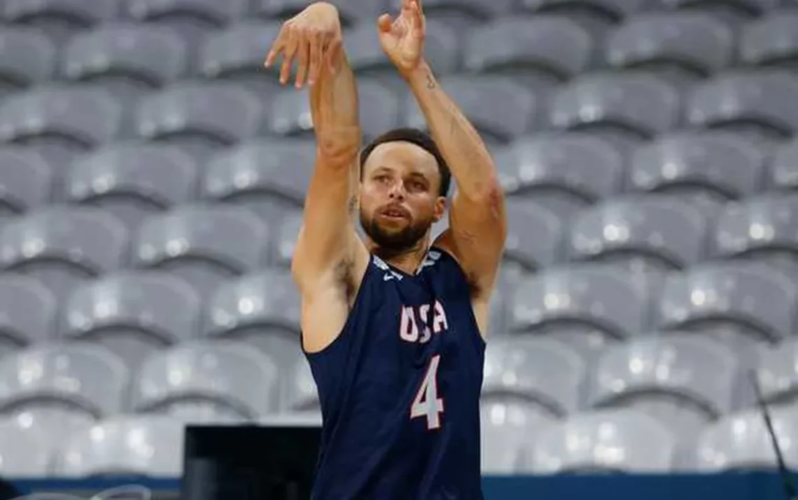 Stephen Curry, astro do Dream Team, armador;