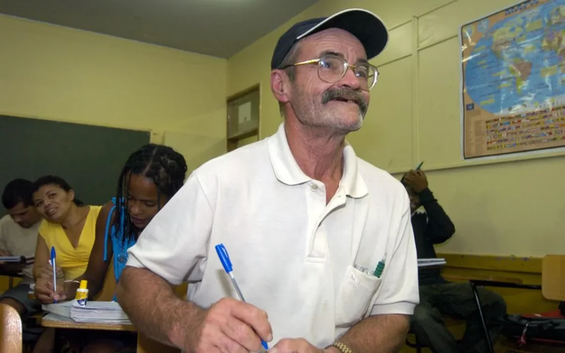 iniciativa, adesão, educação, de jovens, e adultos;